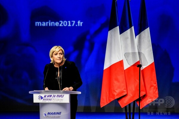 仏極右ルペン氏「フランス第一」旗印に 大統領選へ決起集会