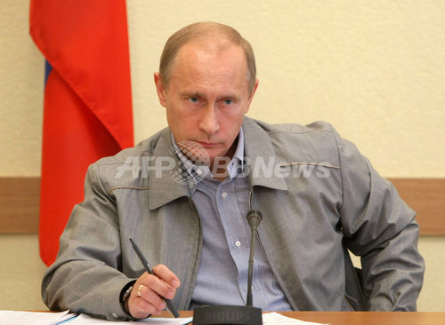 プーチン首相、ペン放り出して財閥社長を震え上がらせる プーチン首相、ペン放り出して財閥社長を震え上がらせる