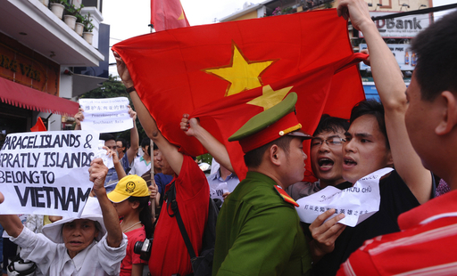 中国とベトナムが「平和的解決」で合意、南シナ海問題