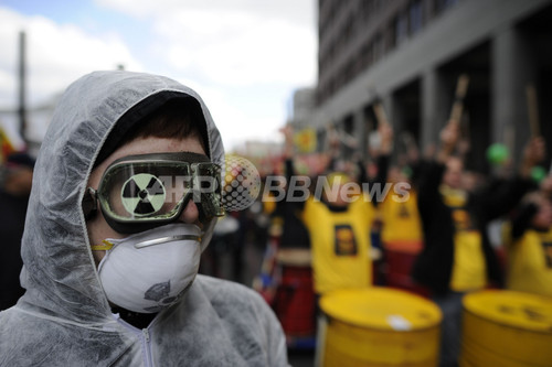 ドイツで反原発デモ、20万人以上参加 ドイツで反原発デモ、20万人以上参加