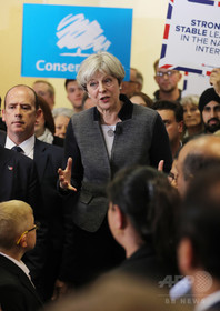 英世論調査、国民の半数がメイ首相の保守党を支持 英世論調査、国民の半数がメイ首相の保守党を支持
