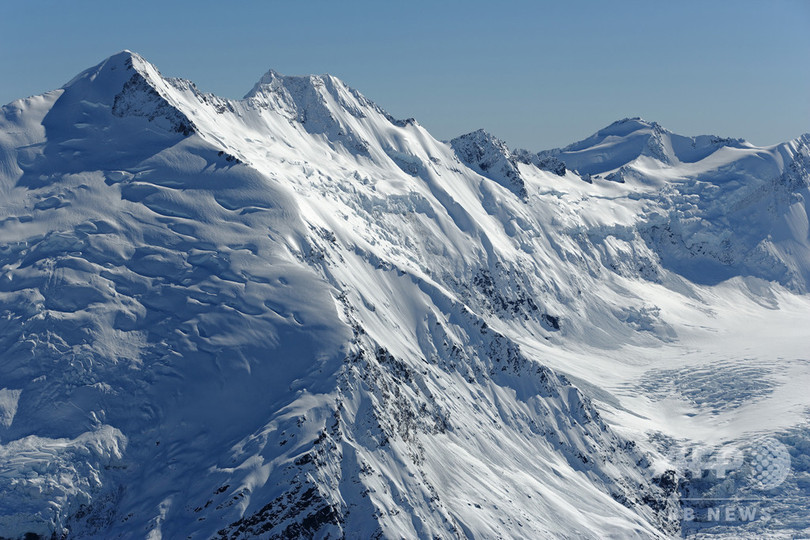 NZ雪山で遭難7日間、男性を間一髪救助 救難信号を米国で検出 NZ雪山で遭難7日間、男性を間一髪救助 救難信号を米国で検出