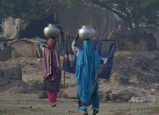 パキスタンの女3人、神を冒涜した疑いの男性殺害を自供 パキスタンの女3人、神を冒涜した疑いの男性殺害を自供