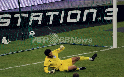 イングランド ベッカムの代表100試合目を勝利で飾れず イングランド ベッカムの代表100試合目を勝利で飾れず