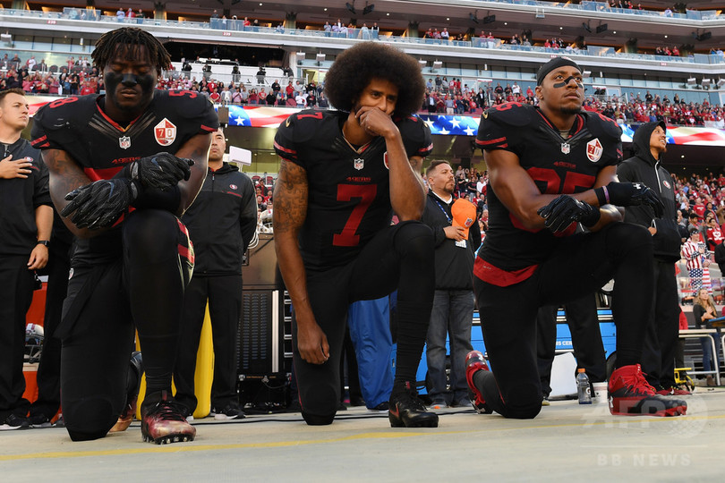 NFL、国歌演奏時の起立義務化 更衣室での待機は許可 NFL、国歌演奏時の起立義務化 更衣室での待機は許可