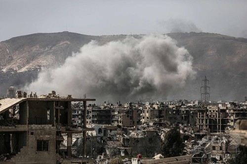 シリア首都で反体制派が奇襲攻撃 政府側は空爆などで応酬 シリア首都で反体制派が奇襲攻撃 政府側は空爆などで応酬