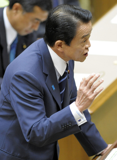 首相周辺、「衆院選は8月以降」