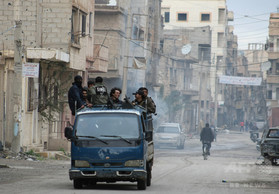 ISがシリア東部で民間人ら100人以上「虐殺」 英NGO ISがシリア東部で民間人ら100人以上「虐殺」 英NGO