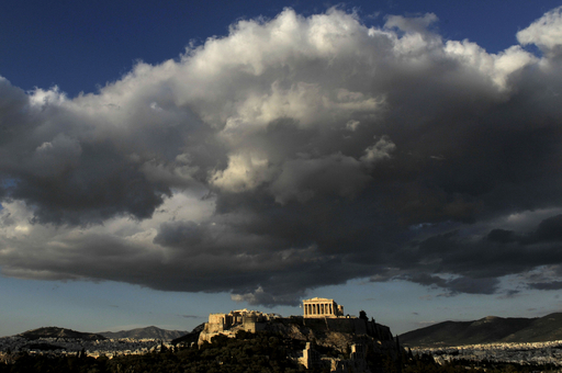 パルテノン神殿の上に浮かぶ雲、ギリシャ