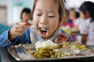 幼稚園の調理員、塩と誤って亜硝酸塩を使用、園児が中毒症状 中国・河北省 幼稚園の調理員、塩と誤って亜硝酸塩を使用、園児が中毒症状 中国・河北省