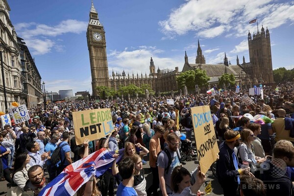 EU離脱に抗議のデモ行進、4万人以上が参加 英ロンドン
