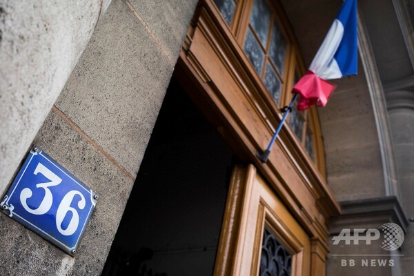 仏警視庁内で観光客をレイプ、エリート警官2人に禁錮7年