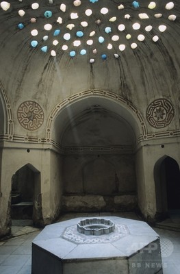 エジプト警察、「同性愛」公衆浴場で33人逮捕