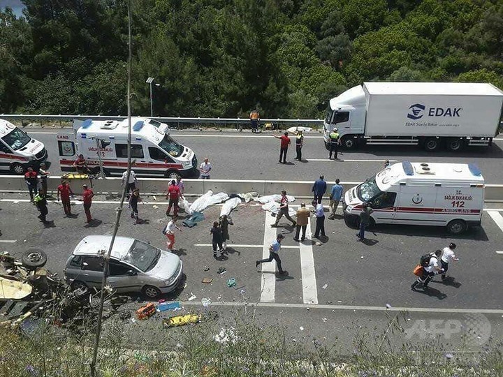 トルコでバスが崖から転落、23人死亡 「母の日」旅行の途中で トルコでバスが崖から転落、23人死亡 「母の日」旅行の途中で