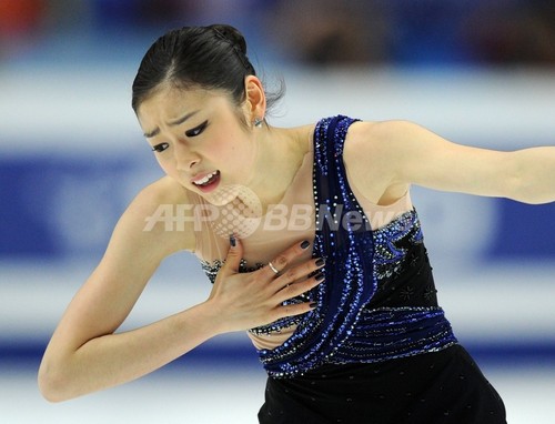 安藤が2位発進 首位はキム・ヨナ 11世界フィギュア・女子SP 安藤が2位発進 首位はキム・ヨナ 11世界フィギュア・女子SP