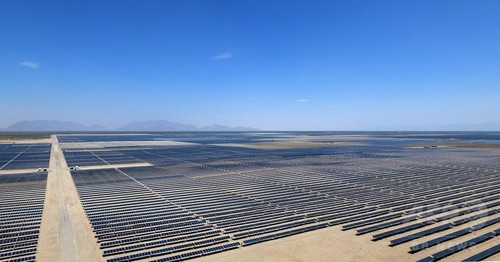 メキシコの砂漠にソーラーパネルの海、ラテンアメリカ最大級 メキシコの砂漠にソーラーパネルの海、ラテンアメリカ最大級