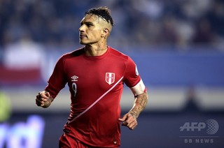 ペルー大統領、W杯欠場決定の主将ゲレーロへの支援を表明 ペルー大統領、W杯欠場決定の主将ゲレーロへの支援を表明