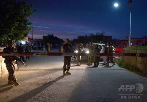 タリバンが軍基地を攻撃、死傷者100人以上 アフガニスタン タリバンが軍基地を攻撃、死傷者100人以上 アフガニスタン