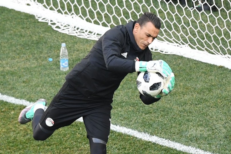 エジプトの45歳GKエル・ハダリが先発、W杯の最年長記録更新 エジプトの45歳GKエル・ハダリが先発、W杯の最年長記録更新