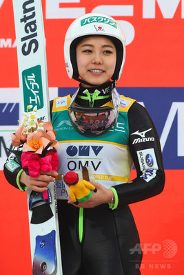 歴代最多勝に並んだ高梨、平昌五輪に向けて「自信になる」 歴代最多勝に並んだ高梨、平昌五輪に向けて「自信になる」