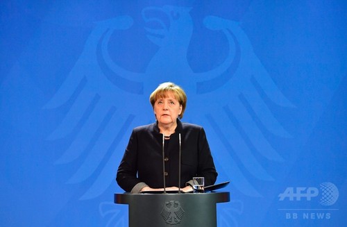独首相、トラック突入は「テロ行為」 独首相、トラック突入は「テロ行為」