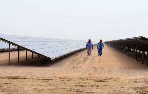 ドバイ、大規模な太陽光発電所計画の第2段階完了 ドバイ、大規模な太陽光発電所計画の第2段階完了