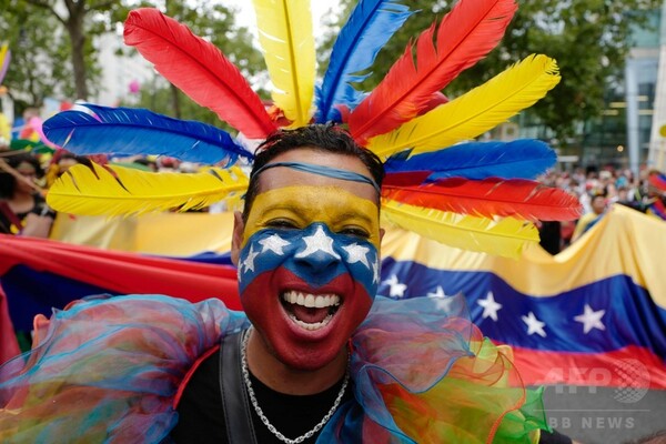ドイツで「ゲイ・プライド」パレード、同性婚の合法化祝う