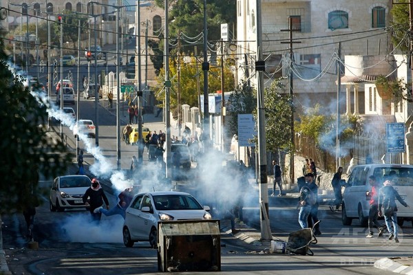 パレスチナ「怒りの日」の死者2人に、空爆で負傷者も14人