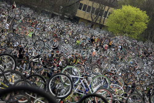 壮観!ブダペストで環境に優しい「自転車デモ」 壮観!ブダペストで環境に優しい「自転車デモ」