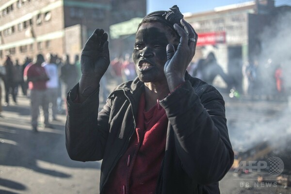 南アフリカの移民襲撃で307人逮捕、5000人避難