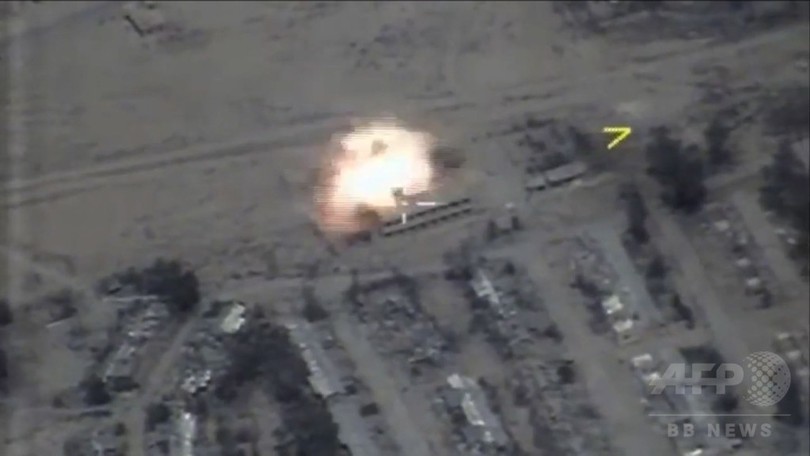 シリアのISを標的、ロシアの軍艦と潜水艦が巡航ミサイル発射 シリアのISを標的、ロシアの軍艦と潜水艦が巡航ミサイル発射