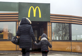 英マクドナルドCM打ち切り、子どもの不幸利用と非難殺到 英マクドナルドCM打ち切り、子どもの不幸利用と非難殺到