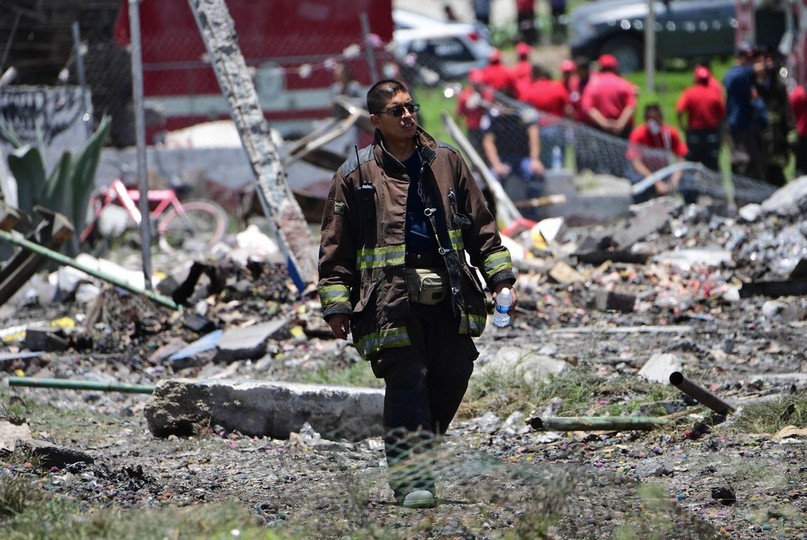 メキシコで花火倉庫爆発、救助要員含む24人死亡、49人負傷 メキシコで花火倉庫爆発、救助要員含む24人死亡、49人負傷