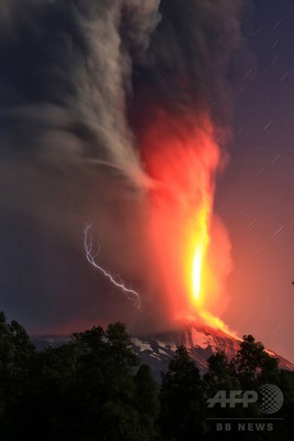 【チリ】火山が噴火、周辺住民3600人が避難（写真）(AFPBB )[3/4]