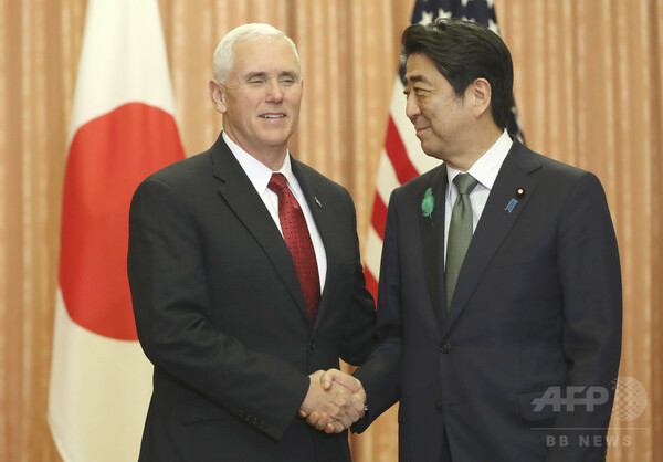 ペンス米副大統領が日本に到着 安倍首相と会談
