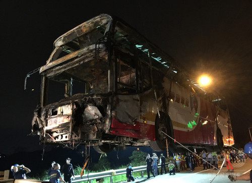 台湾の観光バス炎上、「自殺願望」の運転手が放火 台湾の観光バス炎上、「自殺願望」の運転手が放火