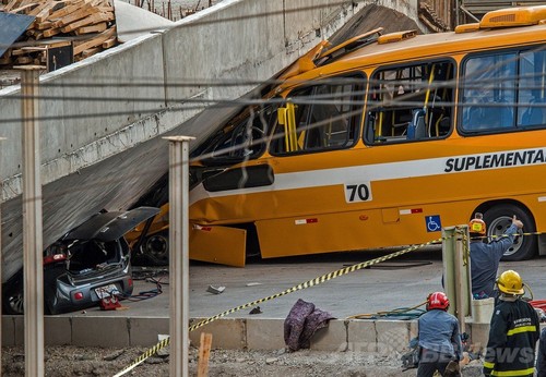 W杯都市で高架道路が崩落 2人死亡、19人負傷 ブラジル