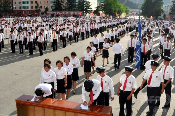 北朝鮮、軍入隊を「嘆願」 若者や学生が大行進 朝鮮中央通信
