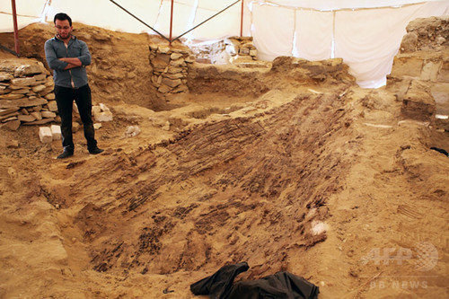 古代エジプトの木造船、ピラミッド付近で発見 古代エジプトの木造船、ピラミッド付近で発見