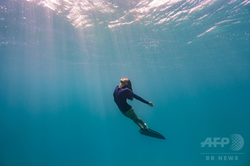 海の神秘をまとった現代のマーメイド、フリーダイバー福田朋夏 海の神秘をまとった現代のマーメイド、フリーダイバー福田朋夏