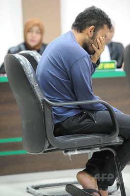 性行為した男性カップルに公開むち打ち85回の判決 インドネシア 性行為した男性カップルに公開むち打ち85回の判決 インドネシア