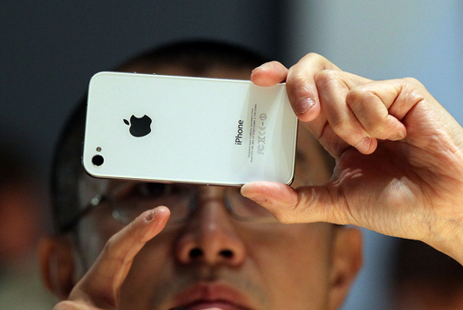 アップル、新型携帯「iPhone4」発表 24日発売