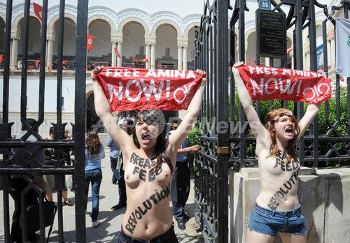 FEMENがアラブ初のトップレス抗議、チュニジア FEMENがアラブ初のトップレス抗議、チュニジア