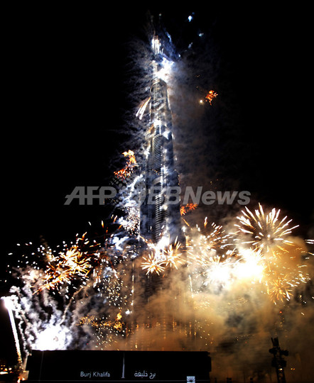 世界一の超高層「ブルジュ・ドバイ」落成、高さ828メートル