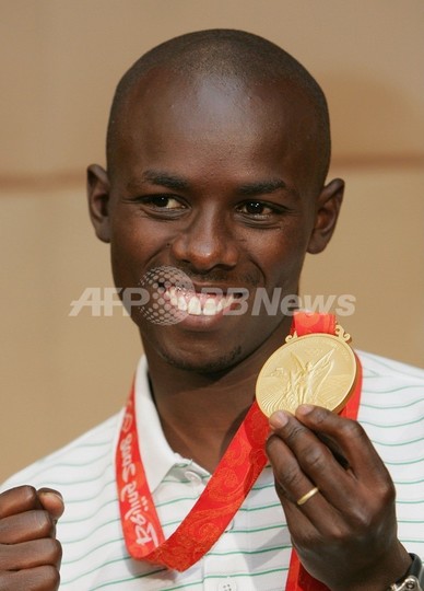北京五輪マラソン優勝のワンジル選手、ケニアの自宅で転落死 北京五輪マラソン優勝のワンジル選手、ケニアの自宅で転落死