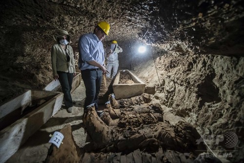 地下墓地でミイラ17体見つかる、エジプト中部では「前代未聞」 地下墓地でミイラ17体見つかる、エジプト中部では「前代未聞」