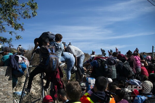 メキシコ、米国目指す移民多数を国外退去に 強行突破図り逮捕