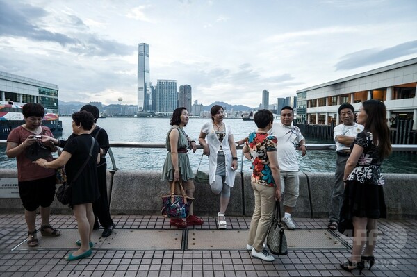 香港、中国本土からの入境者を制限へ