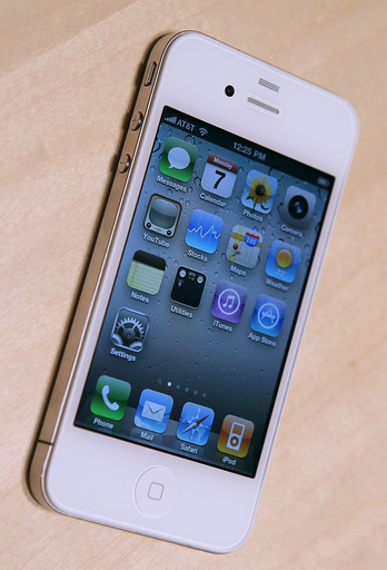 アップル、新型携帯「iPhone4」発表 24日発売