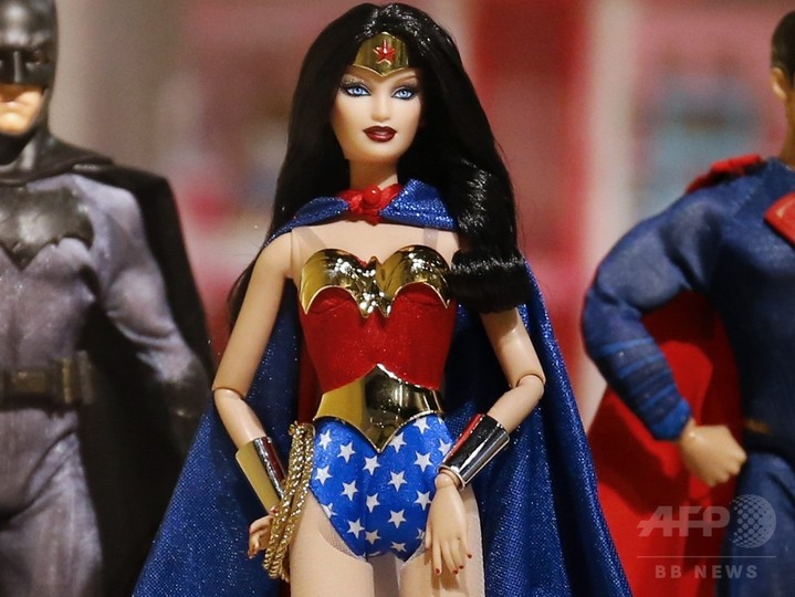 「ワンダーウーマン」国連名誉大使起用で物議 なぜ漫画のキャラ? 「ワンダーウーマン」国連名誉大使起用で物議 なぜ漫画のキャラ?